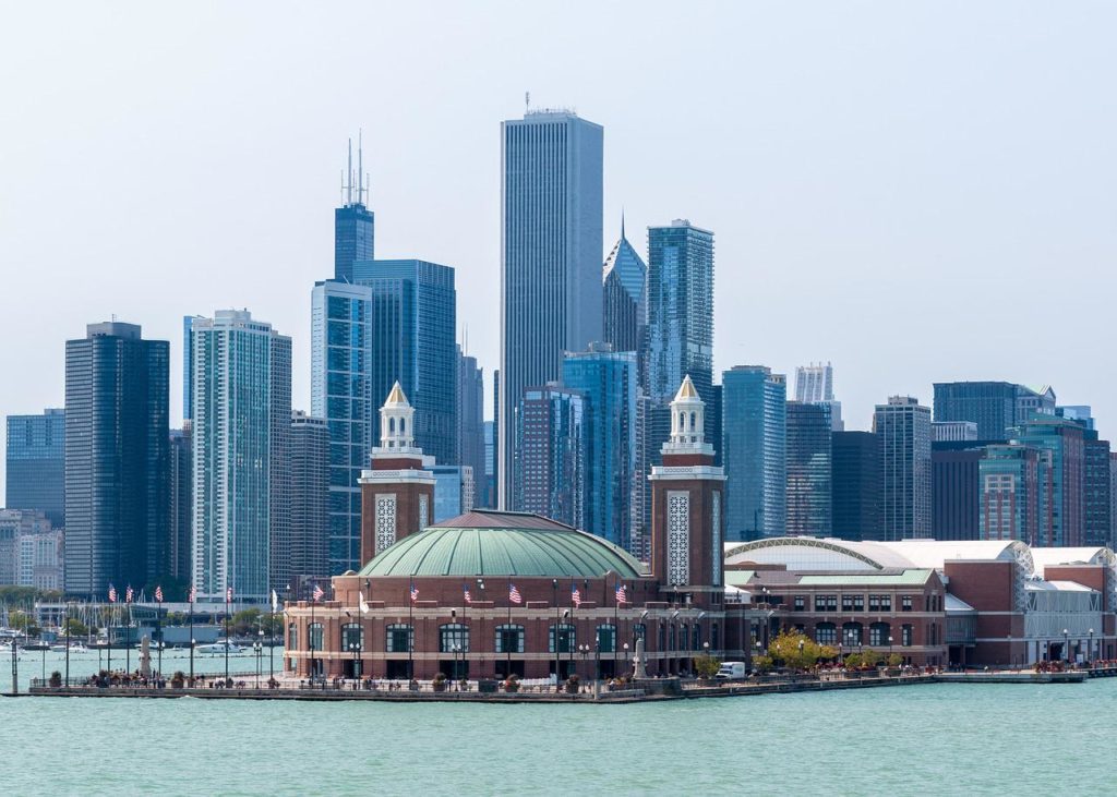 navy pier, chicago skyline, river view-2776320.jpg